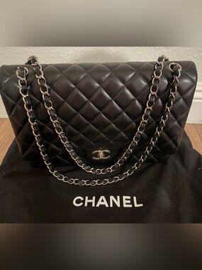 CHANEL Jumbo Black Quilted Lambskin Double Flap Shoulder Bag